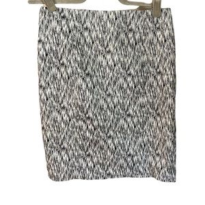 LAST CHANCE CLEARANCE DKNY black & white pencil skirt, size 4